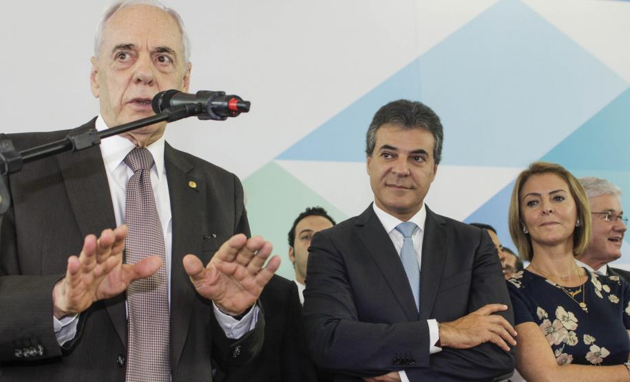 Richa dá posse aos novos secretários da Administração, Casa Civil e Justiça Reinhold Stephanes, Valdir Rossoni e Artagão Junior assumiram os cargos nesta segunda-feira. Governador destacou a experiência dos três novos integrantes da equipe de governo.