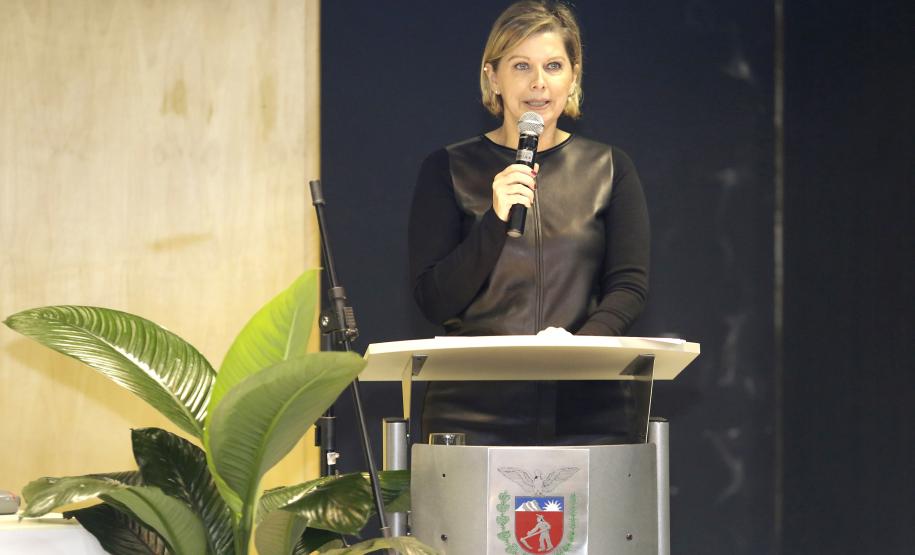 Gerente executiva da Escola de Gestão, Francine Wosniak, apresenta os novos programas