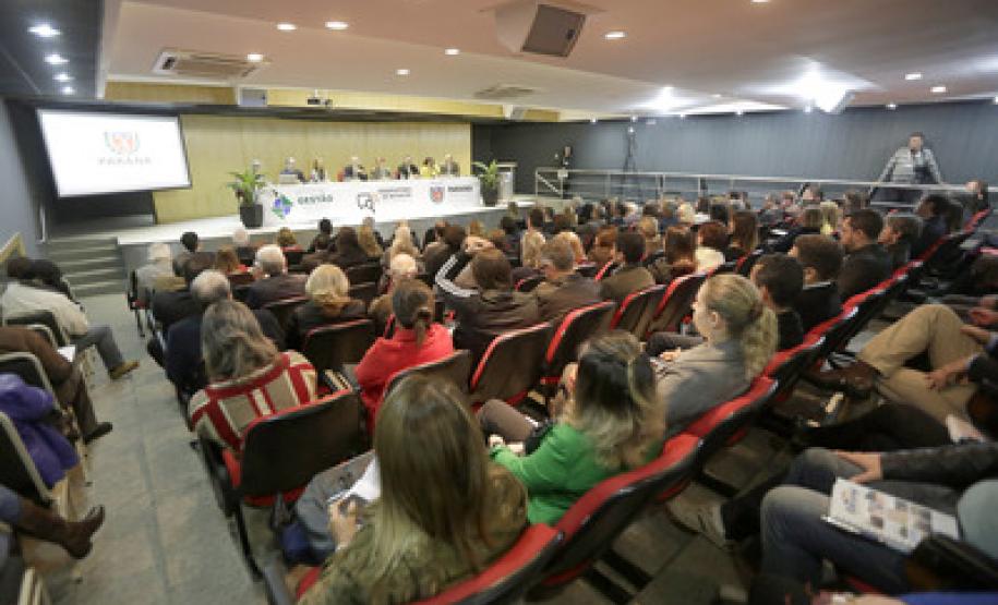 O auditório Mário Lobo, no Palácio das Araucárias, ficou lotado