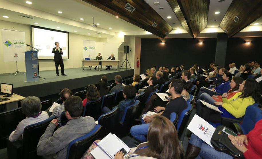 Programa de Aprendizagem para Resultados inicia com seminário sobre inovação e melhoria de processos Objetivo é a capacitação dos quadros públicos do governo do Estado e das prefeituras, com foco na inovação e estímulo ao compartilhamento de experiências e boas práticas.
