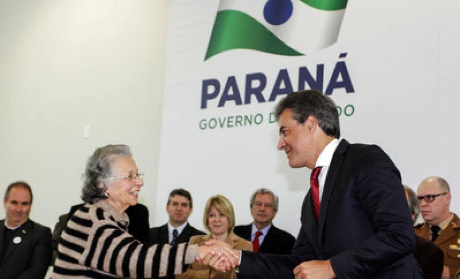 Richa destaca trabalho e dedicação de servidores aposentados do Estado Governador Beto Richa entrega Menção Honrosa aos aposentados dos exercícios 2014/2015. Presentes os secretários da Administração e da Previdência, Reinhold Stephanes e da Cultura, João Luiz Fiani, o presidente da Paraná Previdência, Rafael Iatauro e demais autoridades.