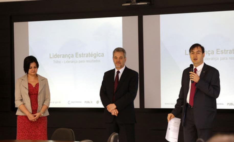 Parceria possibilita capacitação de promotores de Justiça A secretária de Administração, Marcia Carla Pereira Ribeiro e o procurador Geral de Justiça, Ivonei Sfoggia, participaram da abertura do Curso de Capacitação de Promotores. Participou também Eduardo Cambi, coordenador do Centro de Estudos e Aperfeiçoamento Funcional, do Ministério Público Estadual.