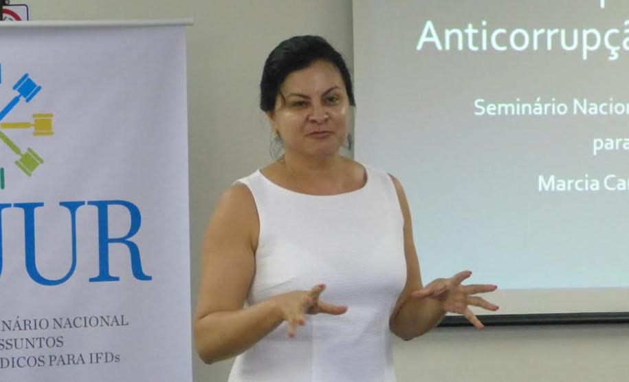 Secretária faz palestra sobre Lei Anticorrupção aplicada às empresas Marcia Carla Ribeiro Ferreira participou do Seminário Nacional de Assuntos Jurídicos para Instituições Financeiras de Desenvolvimento, no Rio de Janeiro