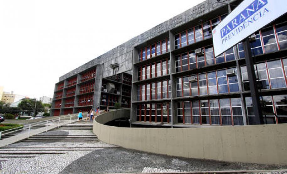 Decreto reduz exigências de novos documentos e estabelece prazos rígidos para trâmite dos processos