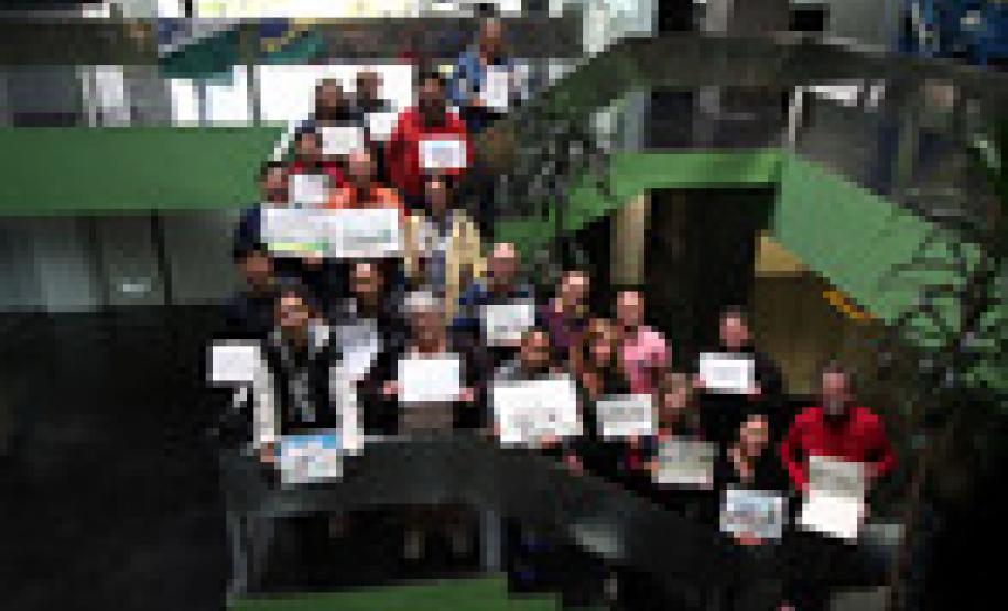 Arquivo Público do Paraná completa 162 anos nesta sexta e inaugurada exposição com desenhos que retratam a instituição