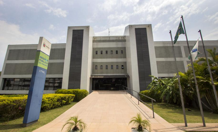 Arquivo Público do Paraná completa 162 anos nesta sexta Arquivo Público do Paraná completa 162 anos nesta sexta e inaugurada exposição com desenhos que retratam a instituição