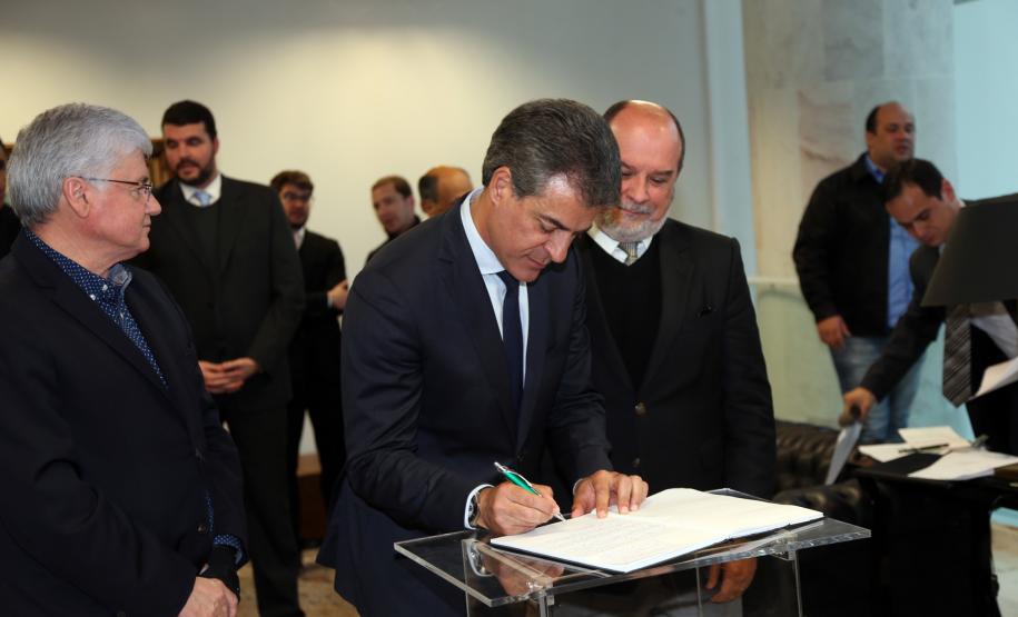 Governador dá posse a novos secretários estaduais Assumem os gestores das secretarias de Planejamento, Administração, Assuntos Estratégicos e da Casa Militar.