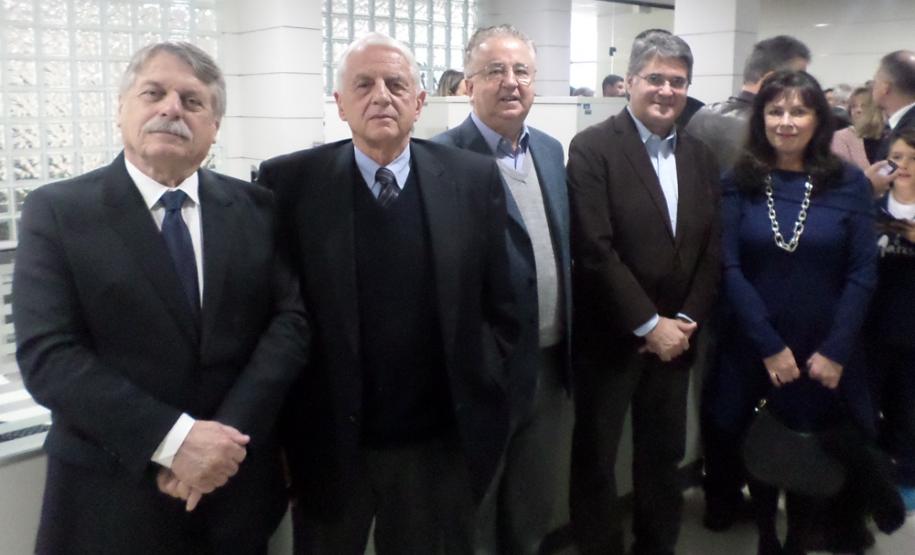 Fotografias dos 23 ex-secretários que ocuparam o cargo desde que a pasta foi criada, em 1975, foram colocadas em parede no hall do gabinete