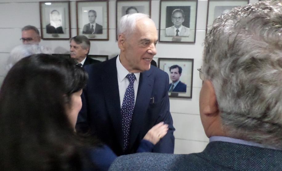 Fotografias dos 23 ex-secretários que ocuparam o cargo desde que a pasta foi criada, em 1975, foram colocadas em parede no hall do gabinete