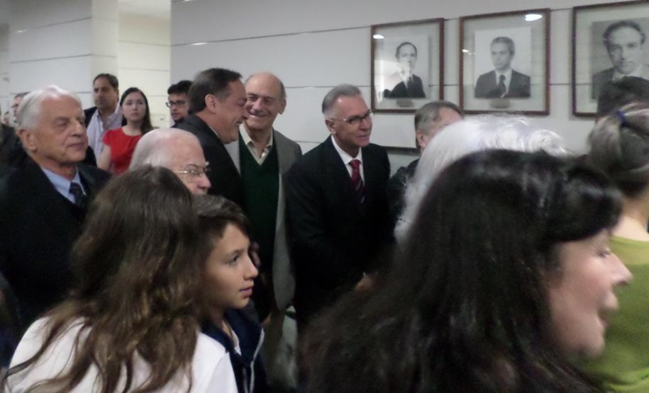 Fotografias dos 23 ex-secretários que ocuparam o cargo desde que a pasta foi criada, em 1975, foram colocadas em parede no hall do gabinete