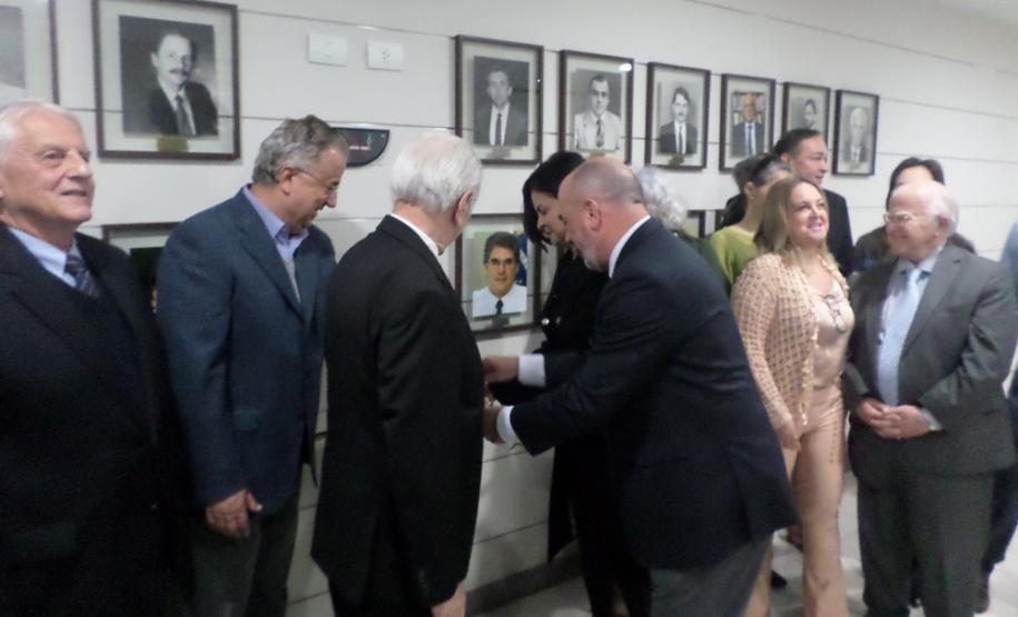 Fotografias dos 23 ex-secretários que ocuparam o cargo desde que a pasta foi criada, em 1975, foram colocadas em parede no hall do gabinete