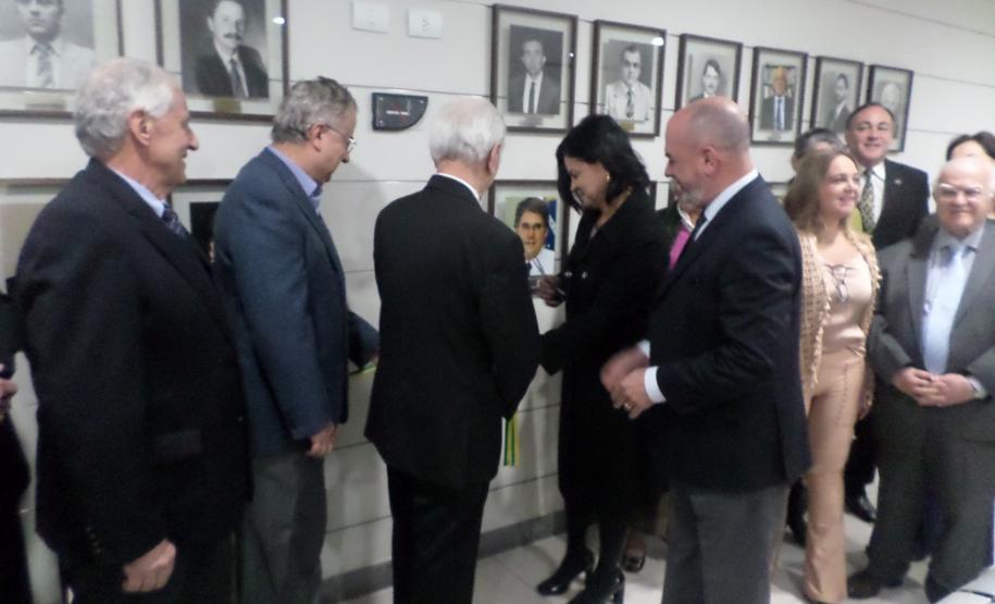 Fotografias dos 23 ex-secretários que ocuparam o cargo desde que a pasta foi criada, em 1975, foram colocadas em parede no hall do gabinete