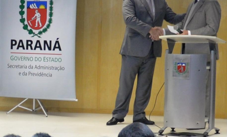 Secretário da Administração defende agilidade nos processos O secretário da Administração e da Previdência, Fernando Ghignone, acompanhado do diretor-geral da secretaria, Francisco Farah