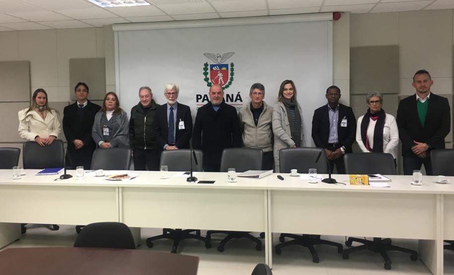 Meta4 é tema de reunião com reitor da Unioeste Encontro técnico serviu para esclarecimentos sobre o sistema de processamento da folha de pagamento adotado pelo Estado