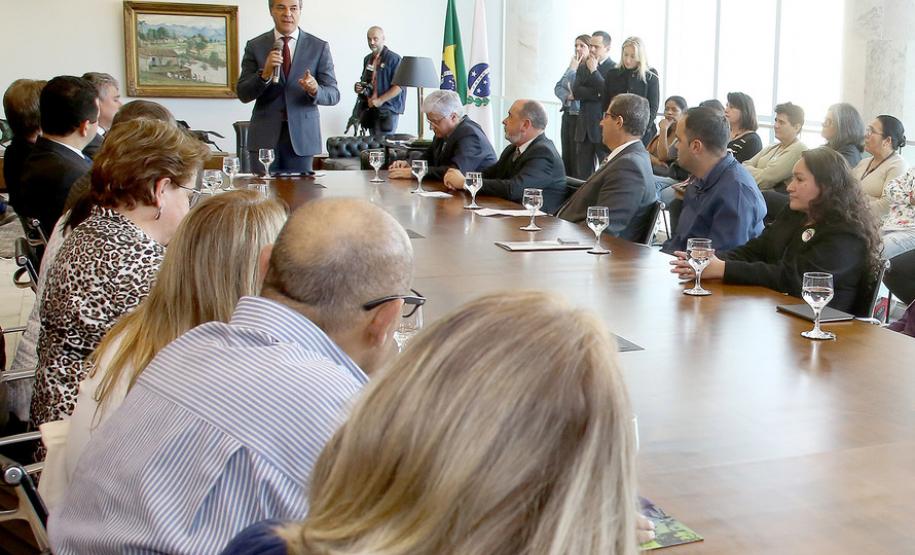 Richa autoriza pagamentos e implantação automática de promoções e progressões Neste ano, o Governo do Estado vai pagar R$ 1,4 bilhão em promoções e progressões. Serão pagos mais 55 mil avanços de carreira.