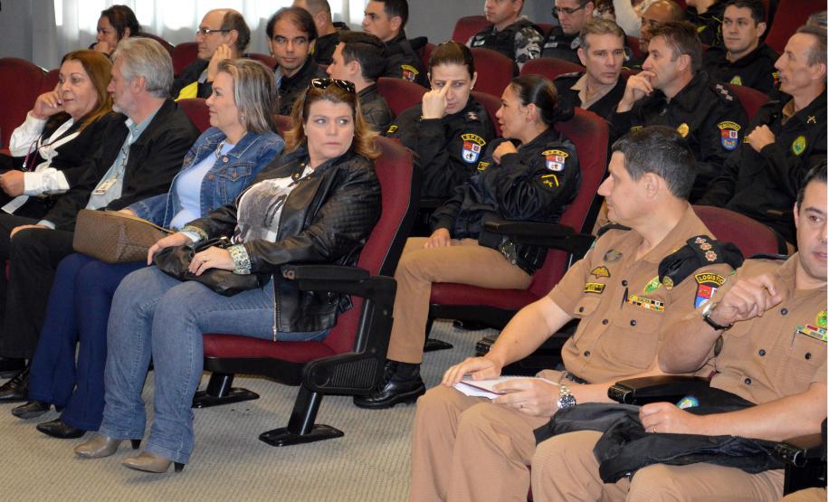 A corporação inicia o treinamento de oficiais e praças do setor de RH para uso da plataforma Atualiza Servidor. A iniciativa é do Governo do Estado para permitir o acesso mais facilitado aos serviços de ordem trabalhista, de saúde e previdenciário