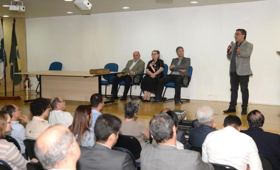 Rede Paranaense de Preservação da Memória da Saúde Pública do Paraná foi lançada nesta terça-feira (5). Objetivo é organizar objetos históricos e outras fontes de memória para preservar e contribuir para o desenvolvimento de pesquisas.