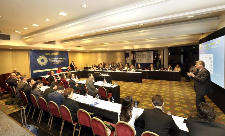 Abertura do 104º CONSAD - Fórum Nacional de Secretários de Estado da Administração, com palestra do secretário de Estado da Fazenda, Mauro Ricardo Costa, com a coordenação dos trabalhos do secretário de Estado da Administração do Paraná, Fernando Ghignone. Curitiba, 14/09/2017.