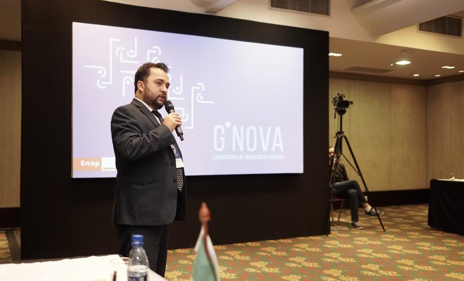 Secretários e representantes das secretarias de estado da Administração e de Gestão de Pessoas de todas as unidades federativas participaram, na tarde desta quinta-feira (24), do debate “Reforma da Previdência nos Estados. O evento integra a programação do 104.º Fórum do Conselho Nacional de Secretários da Administração (Consad), realizado no Hotel Bourbon, em Curitiba.