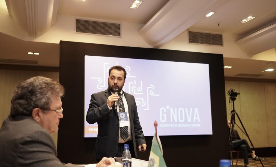 Secretários e representantes das secretarias de estado da Administração e de Gestão de Pessoas de todas as unidades federativas participaram, na tarde desta quinta-feira (24), do debate “Reforma da Previdência nos Estados. O evento integra a programação do 104.º Fórum do Conselho Nacional de Secretários da Administração (Consad), realizado no Hotel Bourbon, em Curitiba.