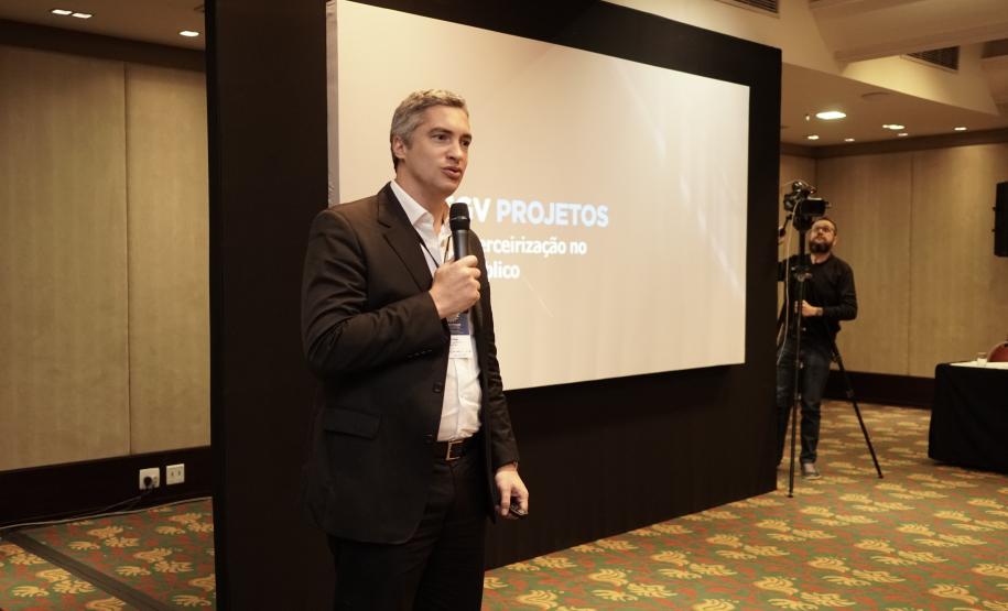 Secretários e representantes das secretarias de estado da Administração e de Gestão de Pessoas de todas as unidades federativas participaram, na tarde desta quinta-feira (24), do debate “Reforma da Previdência nos Estados. O evento integra a programação do 104.º Fórum do Conselho Nacional de Secretários da Administração (Consad), realizado no Hotel Bourbon, em Curitiba.