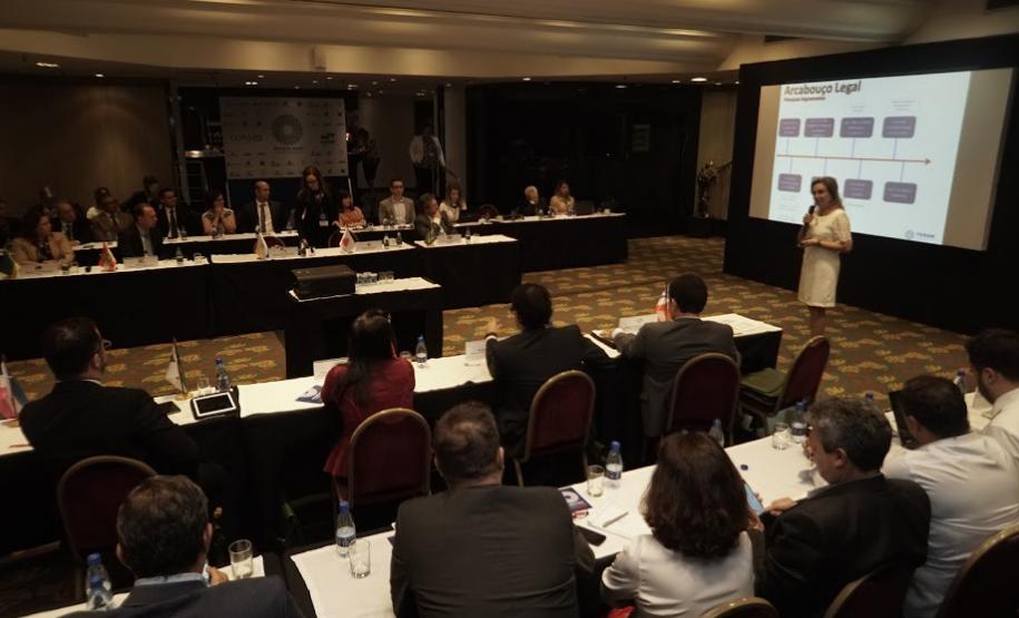 Secretários e representantes das secretarias de estado da Administração e de Gestão de Pessoas de todas as unidades federativas participaram, na tarde desta quinta-feira (24), do debate “Reforma da Previdência nos Estados. O evento integra a programação do 104.º Fórum do Conselho Nacional de Secretários da Administração (Consad), realizado no Hotel Bourbon, em Curitiba.