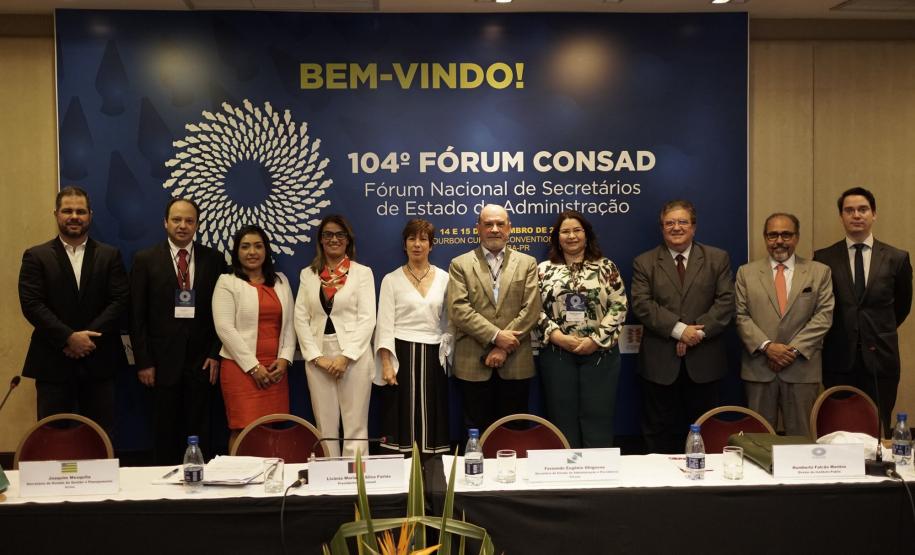 Encerrado o Fórum Consad no Paraná O 104.º Fórum Nacional dos Secretários de Estado da Administração (Consad) foi encerrado na manhã desta sexta-feira (5), em Curitiba. Durante dois dias, secretários de administração e de Gestão de Pessoas discutiram com especialistas temas como a Reforma previdenciária, a Gestão da inovação, A lei de terceirização nos serviços públicos e a Alta burocracia dos Estados Brasileiros.