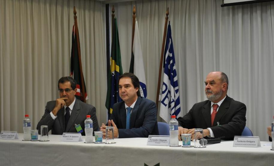 A composição passa a ser paritária, com o mesmo número de representantes dos servidores e dos órgãos participantes da instituição.