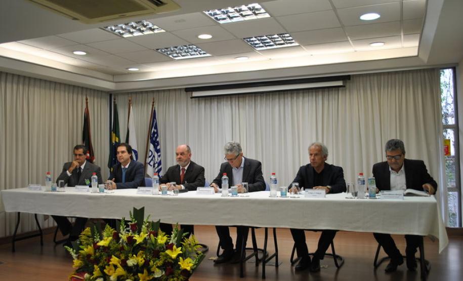 A composição passa a ser paritária, com o mesmo número de representantes dos servidores e dos órgãos participantes da instituição.