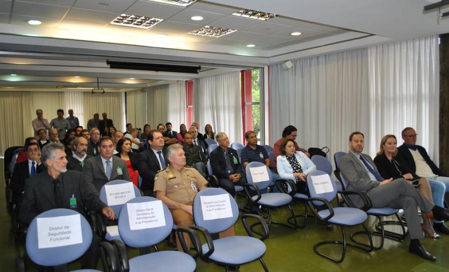 A composição passa a ser paritária, com o mesmo número de representantes dos servidores e dos órgãos participantes da instituição.