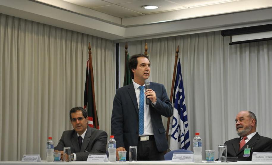 A composição passa a ser paritária, com o mesmo número de representantes dos servidores e dos órgãos participantes da instituição.