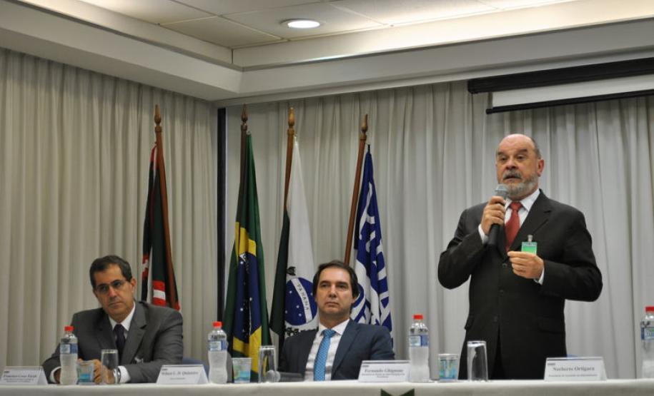 A composição passa a ser paritária, com o mesmo número de representantes dos servidores e dos órgãos participantes da instituição.