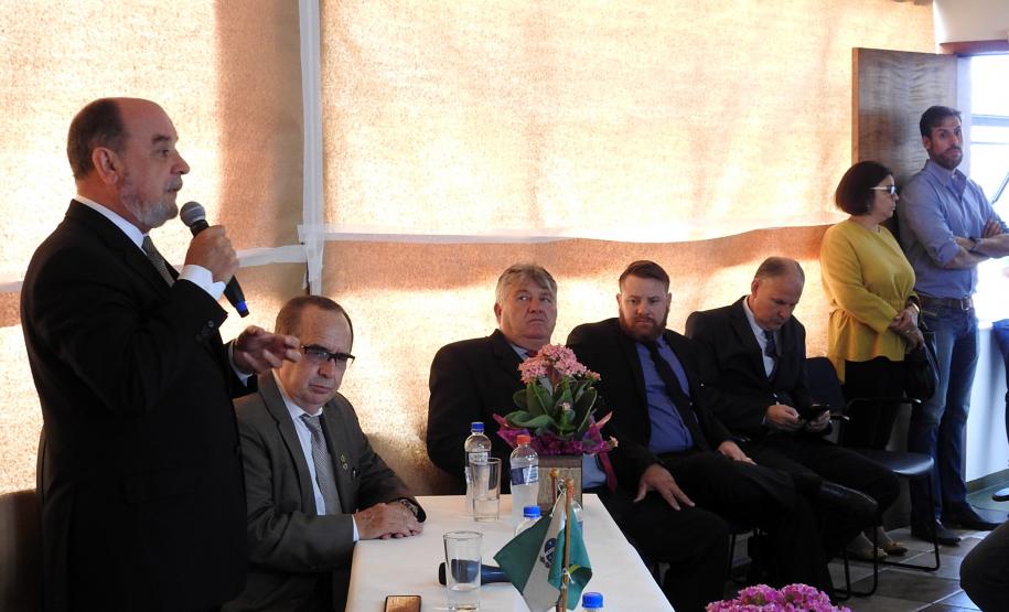 A acolhida foi feita pelo secretário da Administração e da Previdência, Fernando Ghignone, e pelo presidente da Junta Comercial, Ardisson Akel