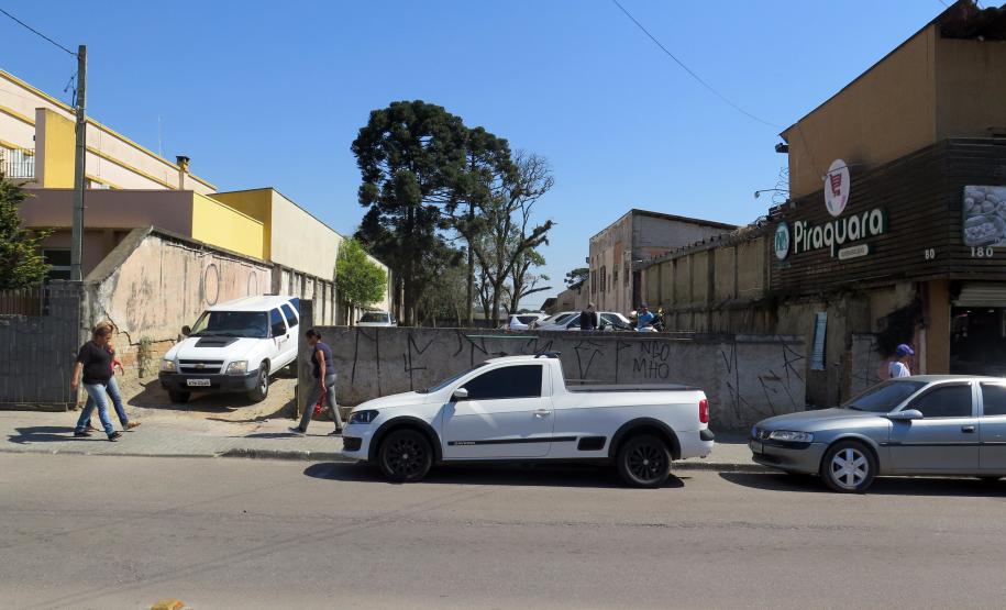 Estado põe à venda 11 imóveis sem uso Lote 11 - Piraquara - PR: lote urbano com área de 1.221,20 m², sem benfeitorias, situado na Rua Getúlio Vargas, nº. 194, Centro