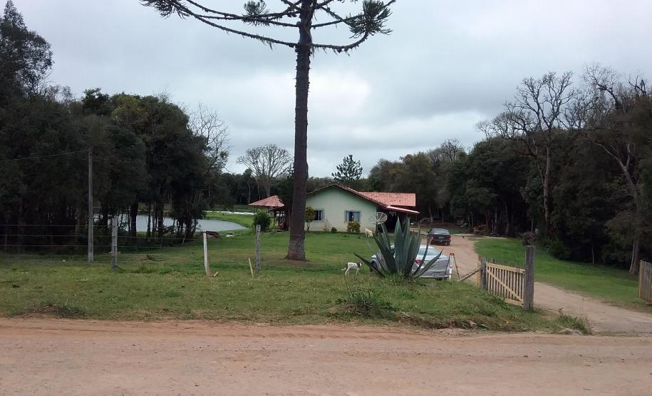 Estado põe à venda 11 imóveis sem uso Lote 1 - Agudos do Sul - PR: área rural com área de 96.800,00m², contendo cinco edificações com área total construída de 553,48m², situado na Estrada sem Denominação, S/N, Distrito de Pinhal, às margens do Rio Negro