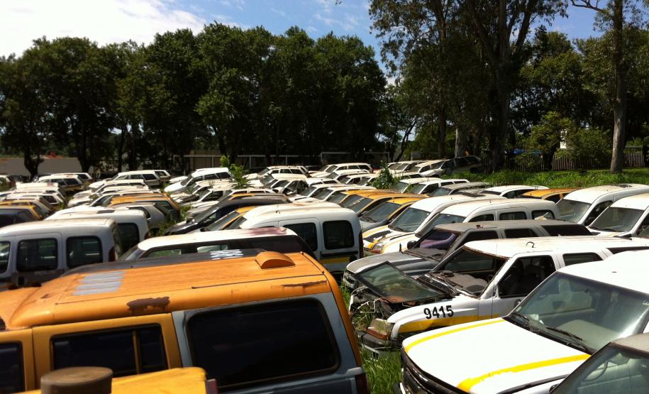 Segundo leilão de veículos inservíveis e sucatas de 2013