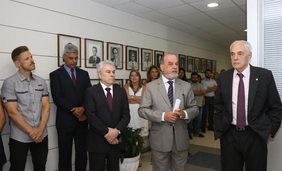 Reinhold Stephanes assume Secretaria da Administração e da Previdência Transmissão de cargo na SEAP. Sai Fernando Ghignone, entra Reinhold Stephanes.