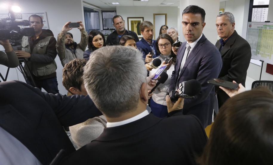 Estado apura irregularidades e contesta pagamentos para a JMK Atual governo prepara um novo edital para contratação de serviços de manutenção da frota do Estado e abriu processo administrativo para apurar reajuste de R$ 18 milhões no contrato com a empresa que presta serviços atualmente. Nova licitação deve ocorrer em julho.