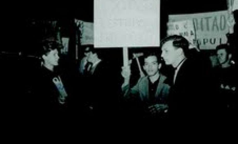 exposições arquivo público Imagem do acervo DOPS-PR, do Arquivo Público do Paraná, retrata manifestação de estudantes