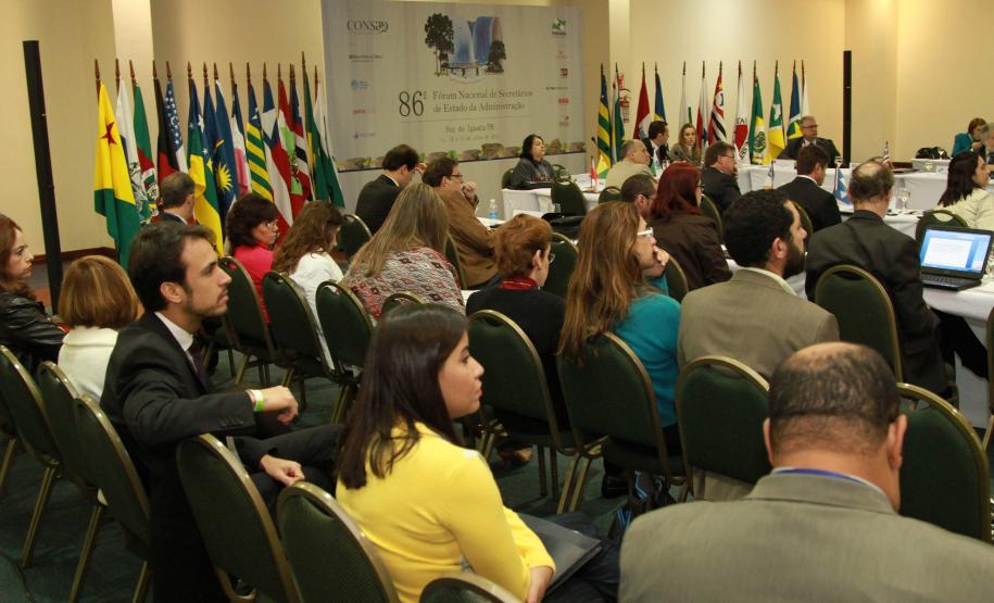 Auditório principal com Secretários e equipe reunidos