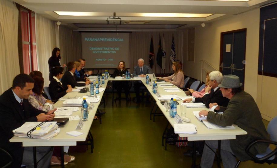 A secretária da Administração e da Previdência, Dinorah Botto Portugal Nogara, fez a abertura da reunião do Conselho de Administração da ParanaPrevidência