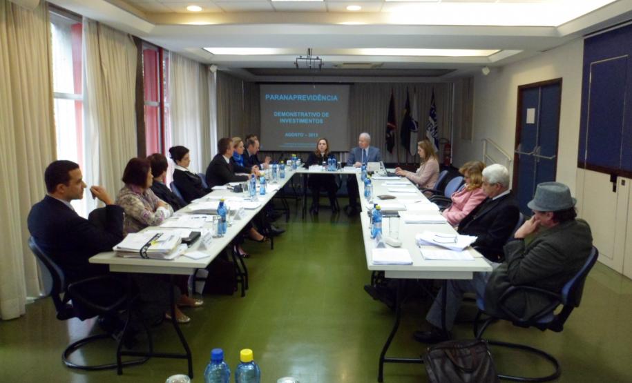 A secretária da Administração e da Previdência, Dinorah Botto Portugal Nogara, fez a abertura da reunião do Conselho de Administração da ParanaPrevidência