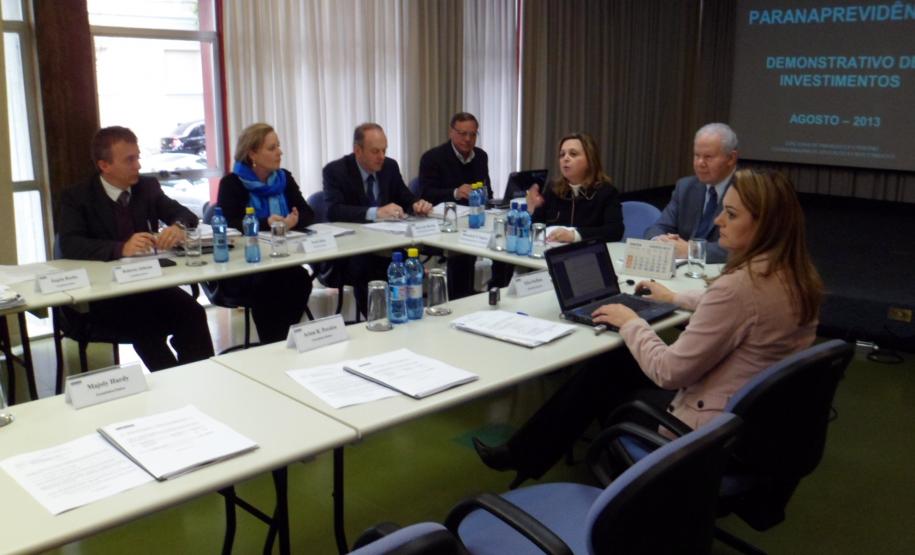 A secretária da Administração e da Previdência, Dinorah Botto Portugal Nogara, fez a abertura da reunião do Conselho de Administração da ParanaPrevidência