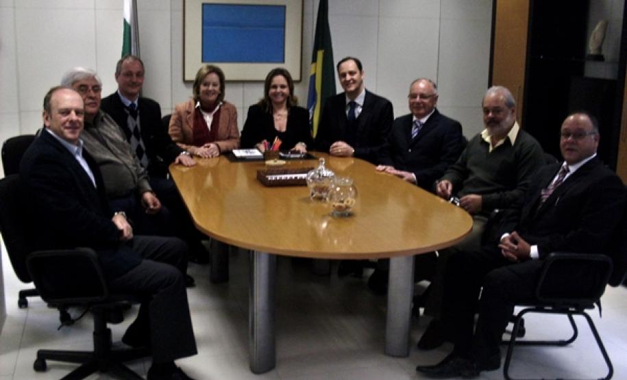 A secretária Dinorah Botto Portugal Nogara fez a primeira reunião com diretores da PARANAPREVIDÊNCIA