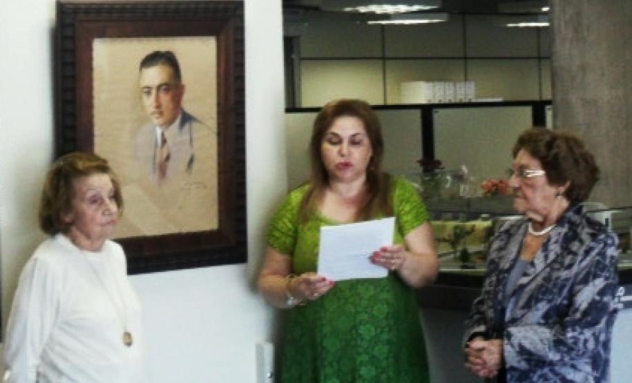 DEAP homenageia ex-diretor MBÁ DE FERRANTE A diretora do DEAP, Maria da Graça Simão Gonçalves, proferiu discurso emocionado sobre a vida funcional de MBÁ de Ferrante