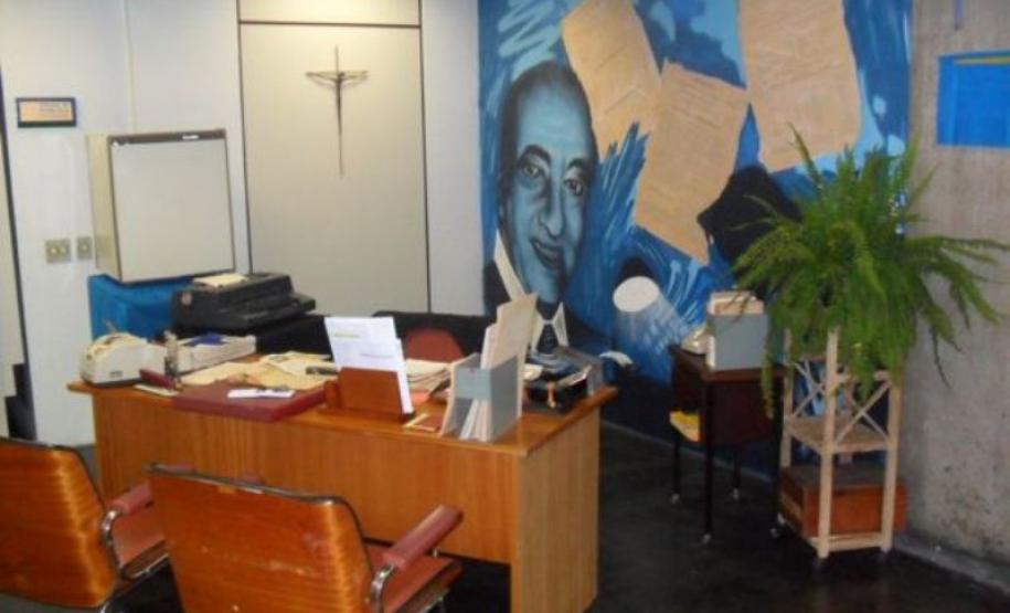 O Departamento Estadual de Arquivo Público- DEAP inaugurou nesta quarta-feira (23) a Biblioteca MBÁ de Ferrante. O espaço é uma homenagem póstuma ao jornalista, advogado e ex-diretor do DEAP, MBÁ de Ferrante, pelos relevantes serviços prestados ao Arquivo Público e ao Estado do Paraná.