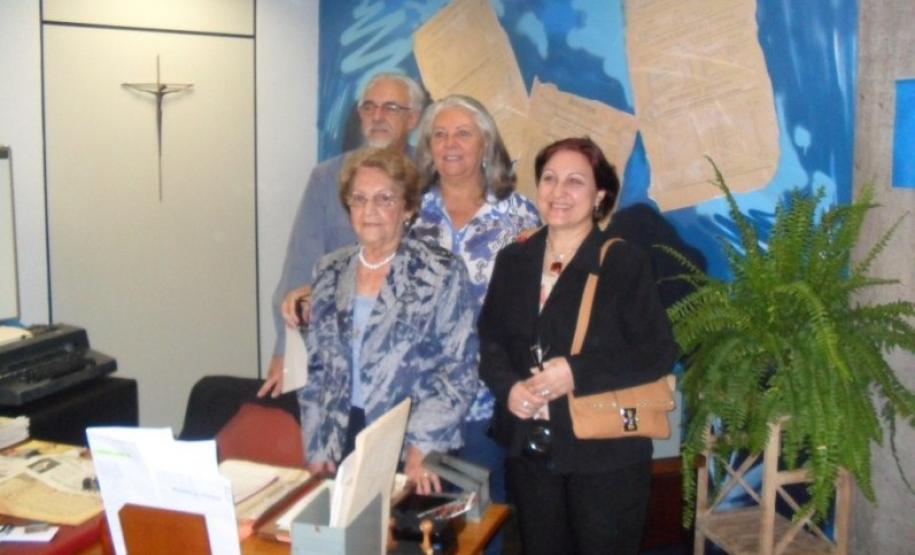 Viúva e os filhos de MBÁ de Ferrante