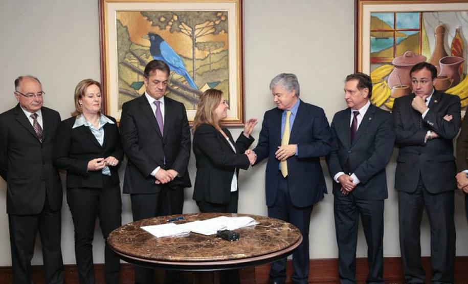 Convênio dá continuidade ao processo de regulação, concessão e manutenção de benefícios previdenciários dos servidores do Legislativo, pela Paranaprevidência