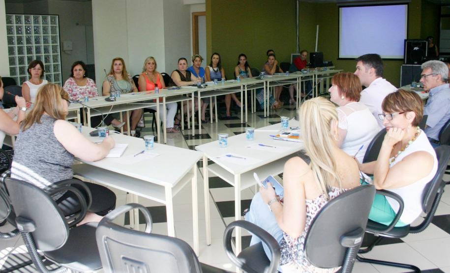 Encontro é realizado periodicamente, com o objetivo de informar sobre o andamento dos projetos desenvolvidos pelos vários setores