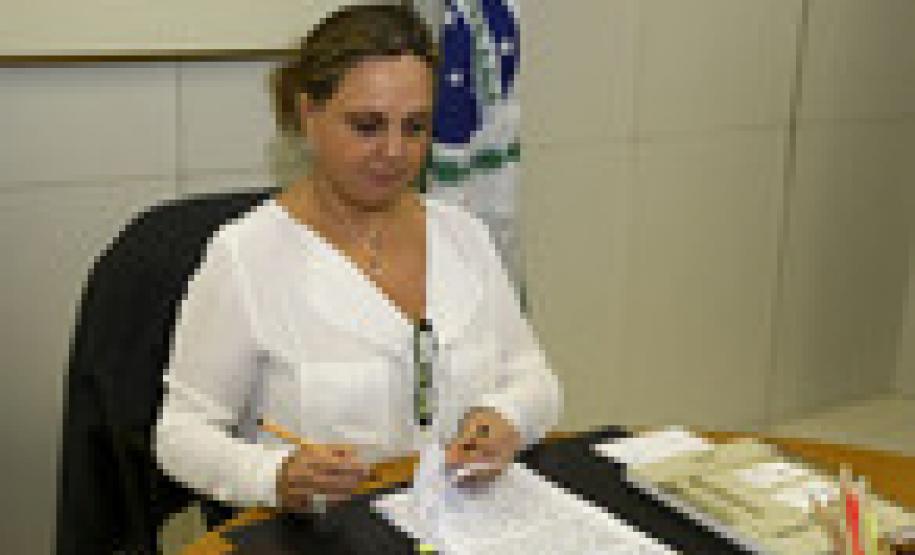 Governo implanta sistema informatizado de controle de combustível A secretária da Administração e da Previdência, Dinorah Botto Portugal Nogara, assinou o contrato com a sócia-diretora da Nutricash, Rosane Manica